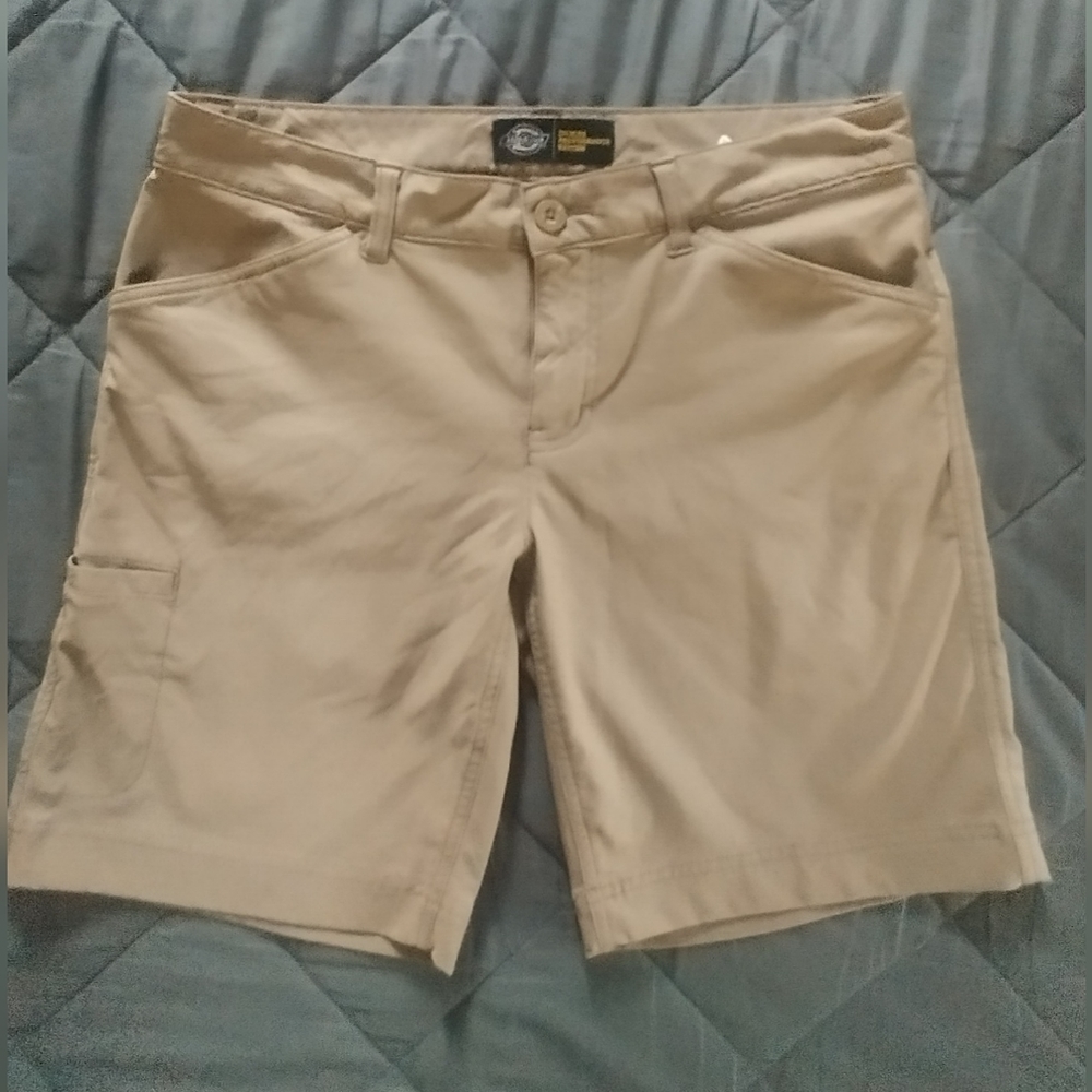 Dickies tan shorts size 6